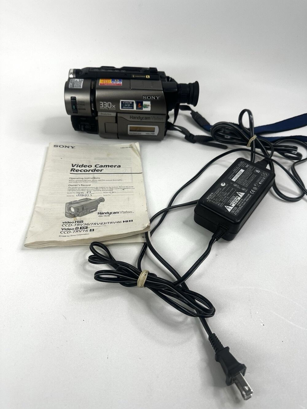 Sony Handycam Vision CCD-TRV36 NTSC Hi8 NightShot Camcorder WORKS Needs Battery